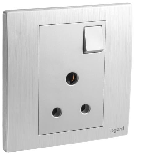 1G BS 5A SWITCHED SOCKET
